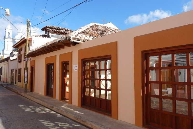 アクスカン アルテ ホテル San Cristóbal de Las Casas エクステリア 写真